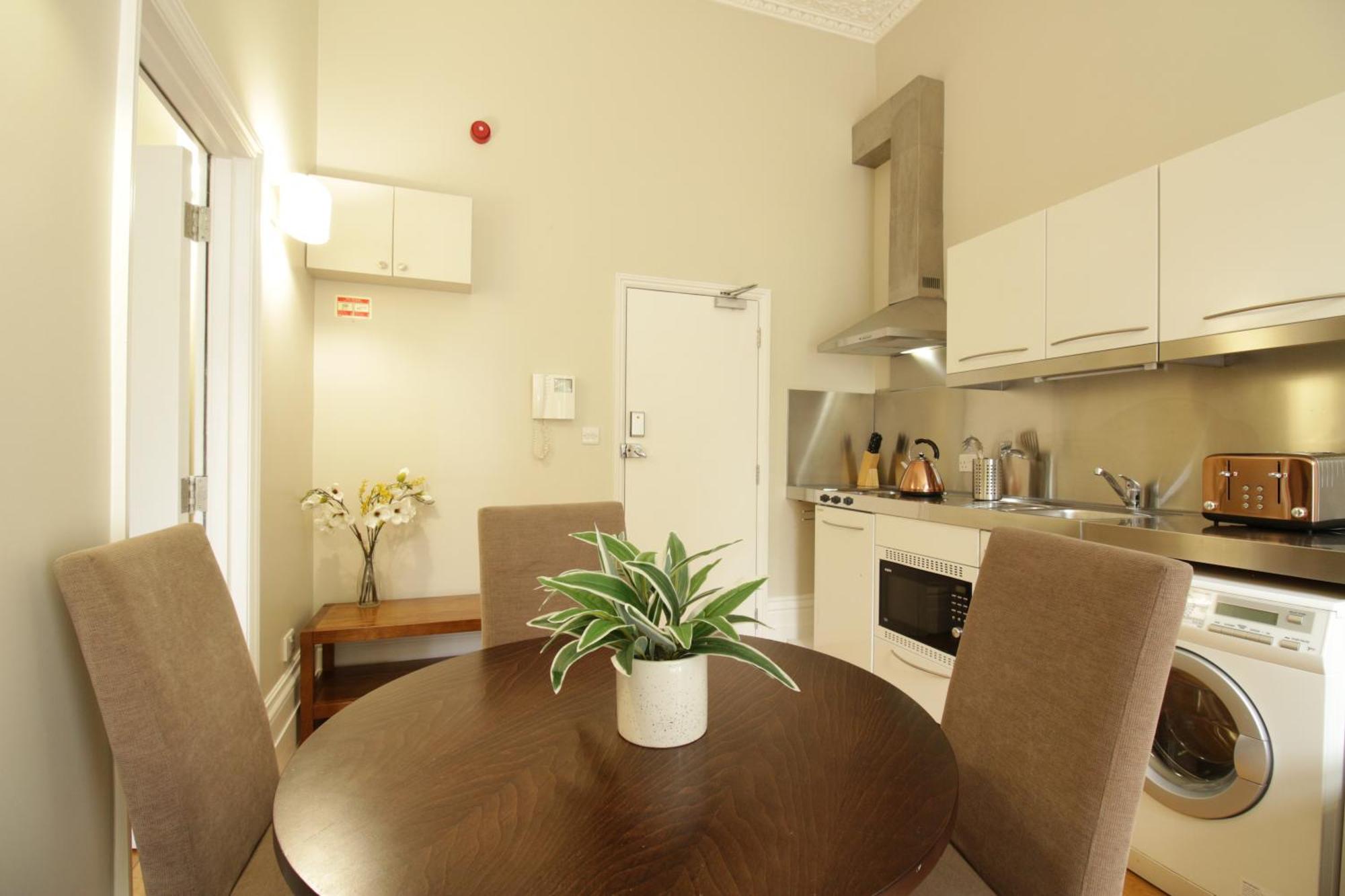 Queen Victoria Apartments London Bilik gambar